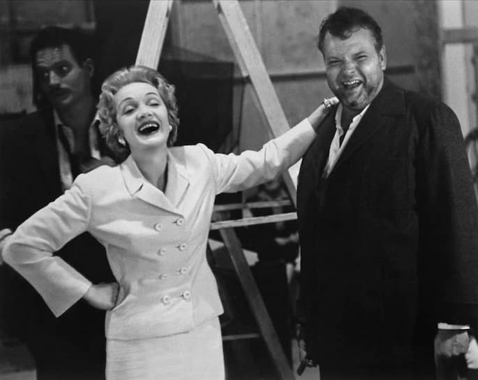 Марлен Дитрих и Орсон Уэллс на съемках «Печати зла», 1957