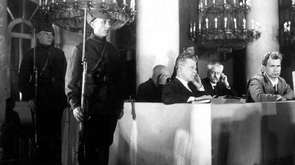 Суд над обвиняемыми по «Делу Промпартии», 1930