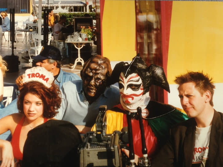 Джеймс Ганн и команда Troma на Каннском фестивале, 1997
