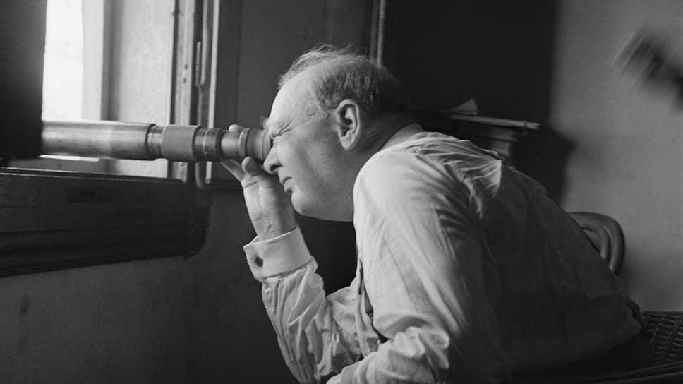 Уинстон Черчилль наблюдает за военными действиями под Флоренцией, 20 августа 1944