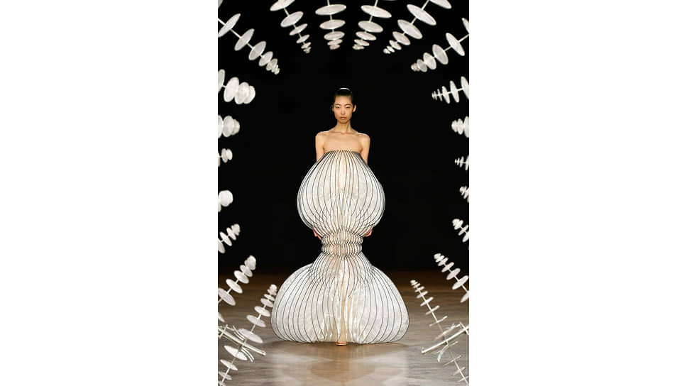 Epicycle dress из коллекции «Hypnosis», 2019