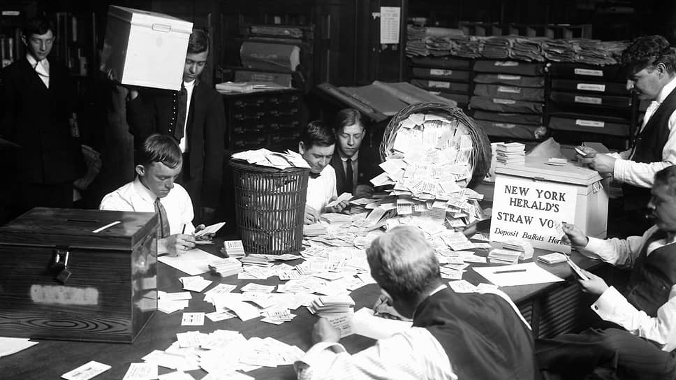 Сотрудники газеты New York Herald подсчитывают результаты предвыборного опроса, 1900