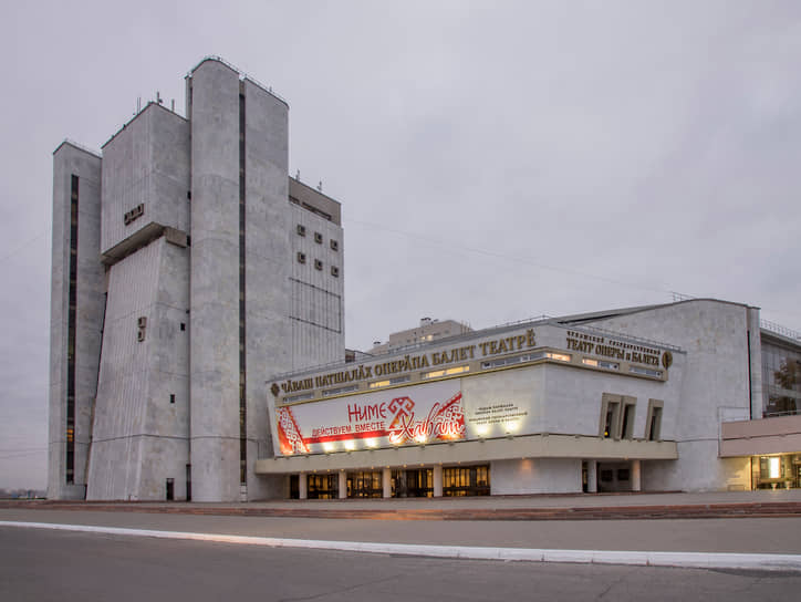 Чувашский государственный театр оперы и балета, Чебоксары, Россия, 1985. Архитекторы Владимир Тенета и Рубен Бегунец