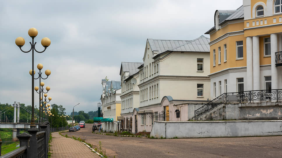 Набережная реки Тверцы в Торжке