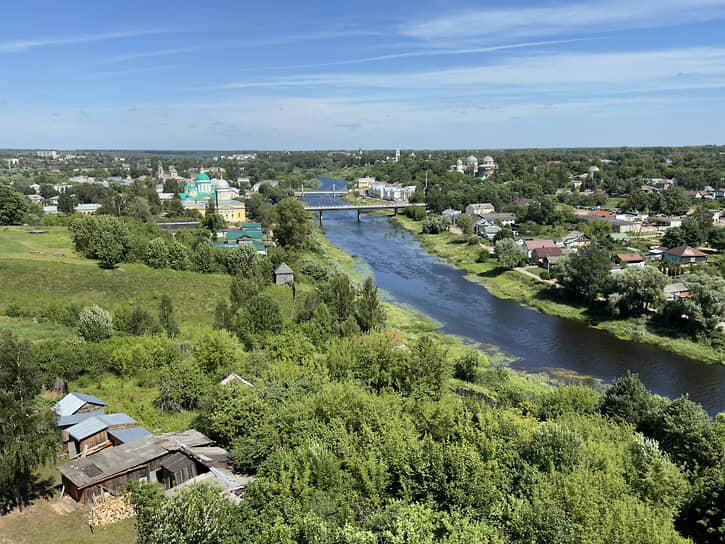 Город Торжок по берегам реки Тверцы, Тверская область