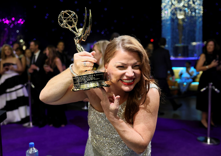 Актриса Таня Михневич Бракко, получившая «Эмми» в составе команды «Вечернего шоу со Стивеном Кольбером» 