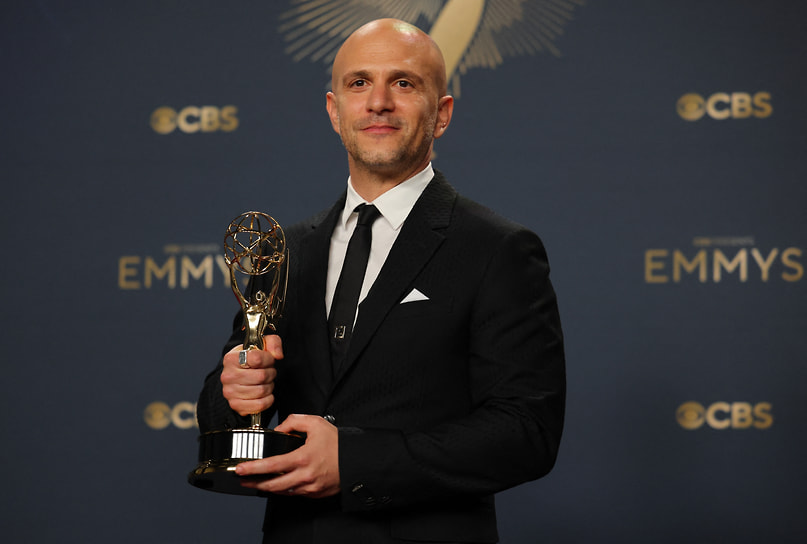 Адам Рэндалл отмечен премией как режиссер сериала «Медленные лошади» 