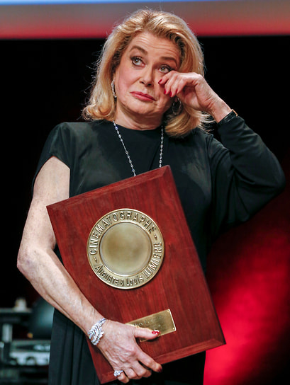 В 2016 году актриса стала лауреатом премии «Люмьер», награду вручал режиссер Роман Полански. В благодарственной речи актриса отметила: «Быть здесь сегодня со всеми вместе, среди друзей, актеров, режиссеров, вновь пересмотреть отрывки из стольких фильмов, — все это, на самом деле, меня очень растрогало. Я очень тронута и одновременно счастлива в этот вечер»