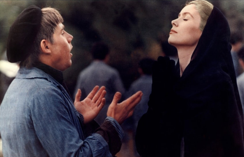 Творческий союз с режиссером Луисом Бунюэлем стал вершиной кинокарьеры Катрин Денев. Она снялась в его картинах «Тристана» (1970, кадр на фото) и «Дневная красавица» (1967). Роль в последнем стала одной из самых смелых ее работ, где Денев сыграла добропорядочную жену, работающую в борделе