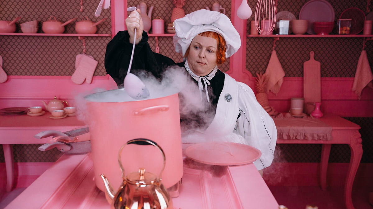 Режиссеры шляпу не снимают