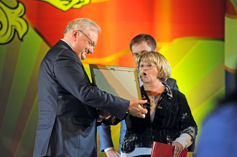 Алла Сурикова — инициатор создания кинофестиваля комедии «Улыбнись, Россия!», который ежегодно проходит в Туле