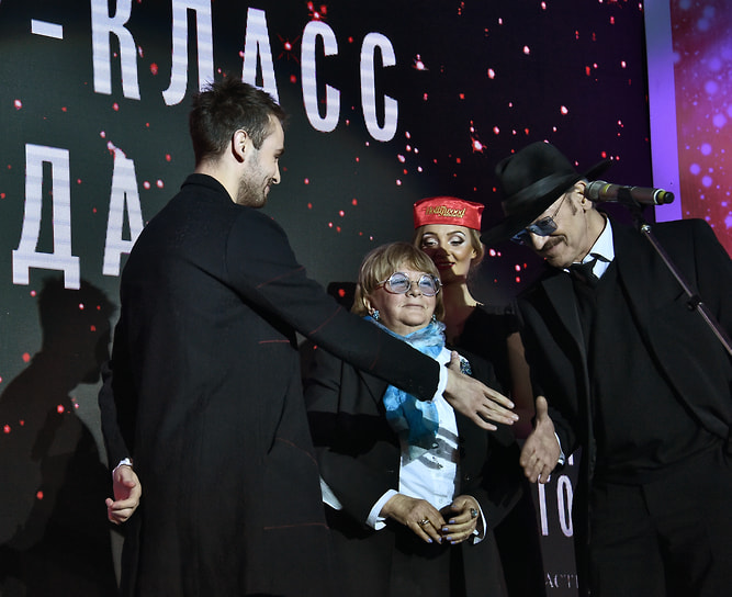 Алла Сурикова и актер Михаил Боярский на вручении кинопремии «Событие года» The Hollywood Reporter в кинотеатре «Иллюзион», 2016 год