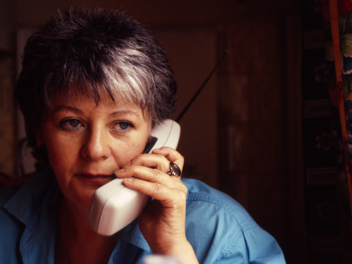 Алла Сурикова родилась в Киеве в семье инженера городского телецентра и врача. После школы не прошла конкурс в Киевский технологический институт легкой промышленности, год проработала слесарем-сборщиком на авиазаводе. Позже училась на филологическом факультете Киргизского государственного университета, откуда перевелась в Киевский государственный университет им. Тараса Шевченко, окончив его в 1965 году