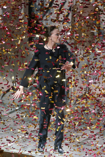 «И второй раз родиться не выйдет, как ни старайся. Свое живи!»
&lt;br>После выхода на пенсию Плисецкая продолжала танцевать по всему миру, возглавляла Римскую оперу, Национальный балет Мадрида. Но ее знаменитая бескомпромиссность — не лучшее качество для худрука, а педагогика — не ее стезя