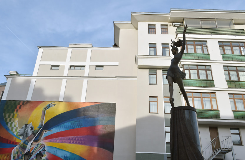 Балерина скончалась 2 мая 2015 года в Мюнхене, на 90-м году жизни. 20 ноября 2015 года, в день 90-летия со дня рождения Майи Плисецкой, ее имя было присвоено скверу на Большой Дмитровке. 20 ноября 2016 года в этом сквере состоялось открытие памятника артистке