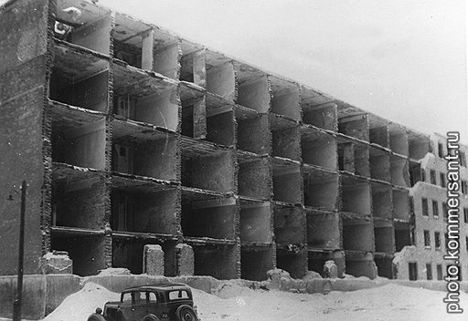 Студенческий городок во Всехсвятском проезде. «Разрушены: 2 театра, 3 клуба, 1 библиотека, 1 выставка, 5 школ, 1 вуз, 3 поликлиники, 1 детский сад и 1 детские ясли. Частично разрушены: 6 театров и кинотеатров, 2 клуба, 3 библиотеки, 2 музея, 1 выставка, 19 школ, 6 вузов и научных учреждений, 8 больниц, 3 поликлиники, 3 родильных дома, 12 детских садов и яслей». (Из донесения начальника управления НКВД по городу Москве и Московской области М. И. Журавлева 24 ноября 1941 года)