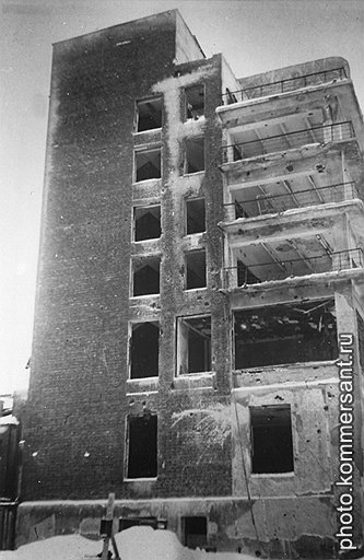 Большая Серпуховская и Малая Тульская улицы «В результате бомбардировки пострадали 6380 человек, из них убито — 1327, тяжело ранено — 1931, легко ранено — 3122. От сброшенных зажигательных и фугасных бомб в городе возникло 1539 пожаров, в том числе наиболее крупных — 671». (Из донесения начальника управления НКВД по городу Москве и Московской области М. И. Журавлева 24 ноября 1941 года)