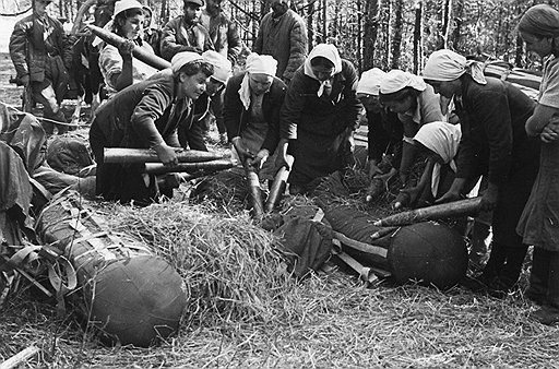 Успех партизанских акций определялся во многом объемами имевшихся у них в распоряжении боеприпасов и оперативностью их доставки к месту использования (на фото)