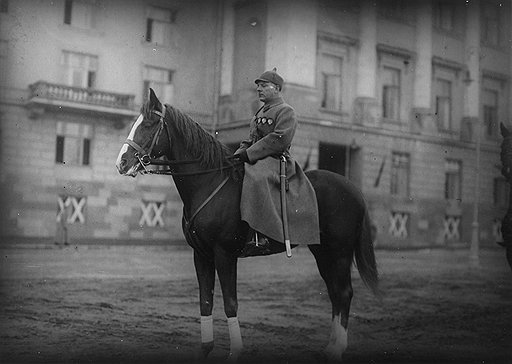 Балету Большого театра покровительствовали и первый красный офицер Климент Ворошилов (на фото), и секретарь ЦИКа Авель Енукидзе. Но поплатился за это только последний: в 1935 году его сняли со всех постов с формулировкой «за моральное разложение»