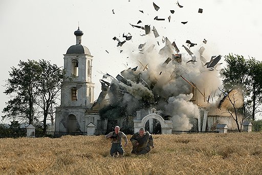 Большой стиль Никиты Михалкова энергично эксплуатирует проверенный художественный прием — дорогостоящую пиротехническую машинерию