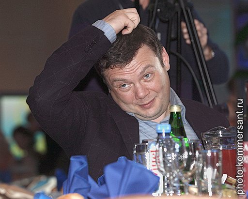 Председатель совета директоров «Альфа-групп» Михаил Фридман на приеме, посвященном празднованию Хануки. 2004 год
