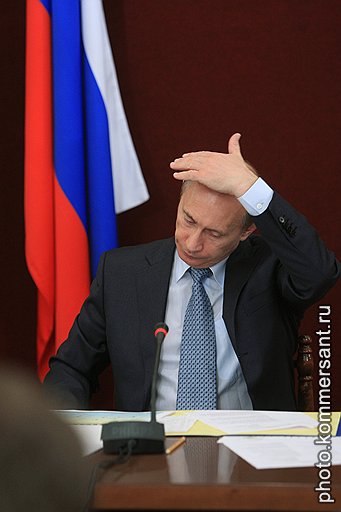 Премьер-министр РФ Владимир Путин во время заседания по вопросу «О ходе и перспективах реализации государственной программы развития сельского хозяйства на 2008-2012 годы». 2008 год