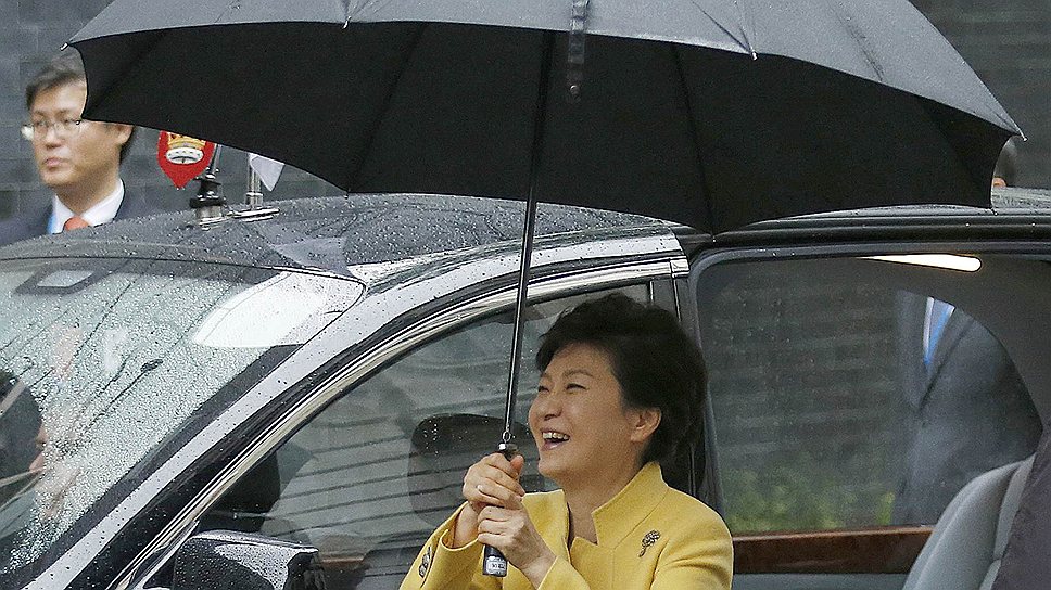 В более суровом политическом климате президент Пак Кын Хе чувствует себя увереннее