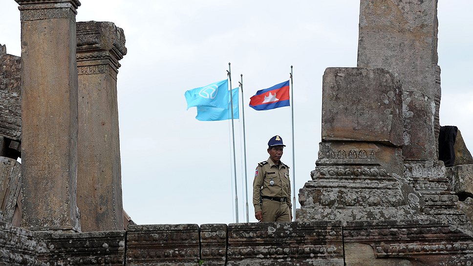 Желающим молиться богу Шиве предложено делать это под камбоджийским флагом
