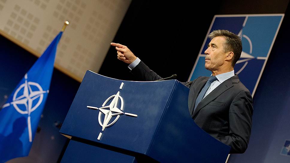 Генсек НАТО Андерс Фог Расмуссен призывает участников альянса отправить войска к границам России 
