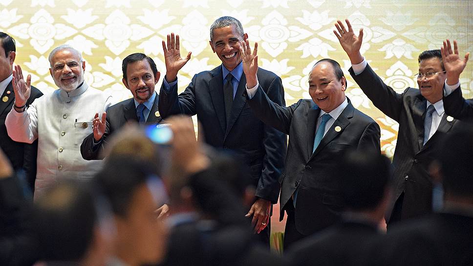 Барак Обама хочет закончить свое президентство на максимально дружеской ноте (второй справа — премьер-министр Вьетнама Нгуен Суан Фук, справа — премьер-министр Лаоса Тонглун Сисулит)