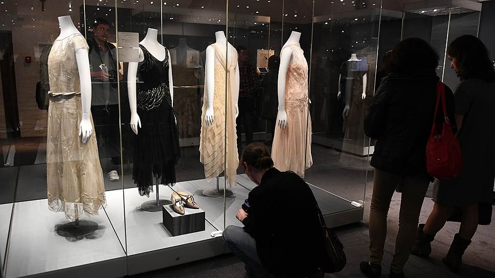 Одежда, представленная на выставке в музеях Кремля, напомнила посетителям времена, когда женщина впервые почувствовала себя более свободной
