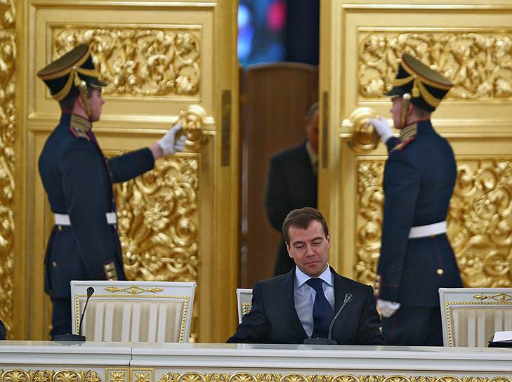 В 2007 году выдвинутый кандидат в президенты Дмитрий Медведев за три с половиной месяца до голосования объявил, что премьер-министром будет Владимир Путин