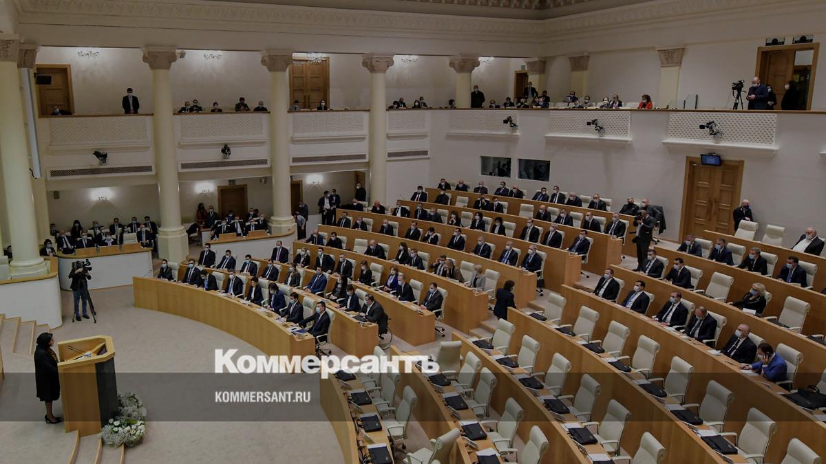 Парламент Грузии открылся по-советски - Коммерсантъ