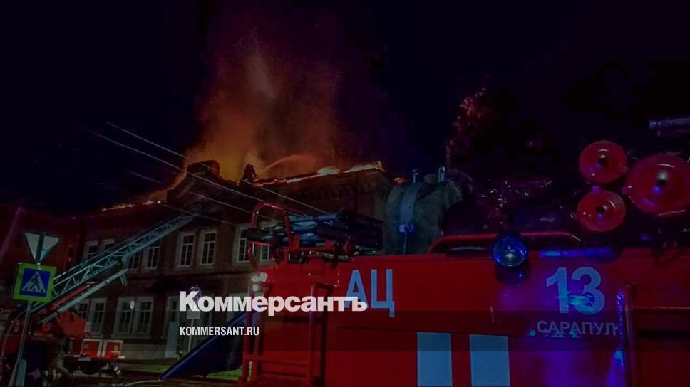 Пожар в сарапуле сегодня показать фото В Сарапуле ночью произошел пожар в поликлинике № 3 - Коммерсантъ Ижевск