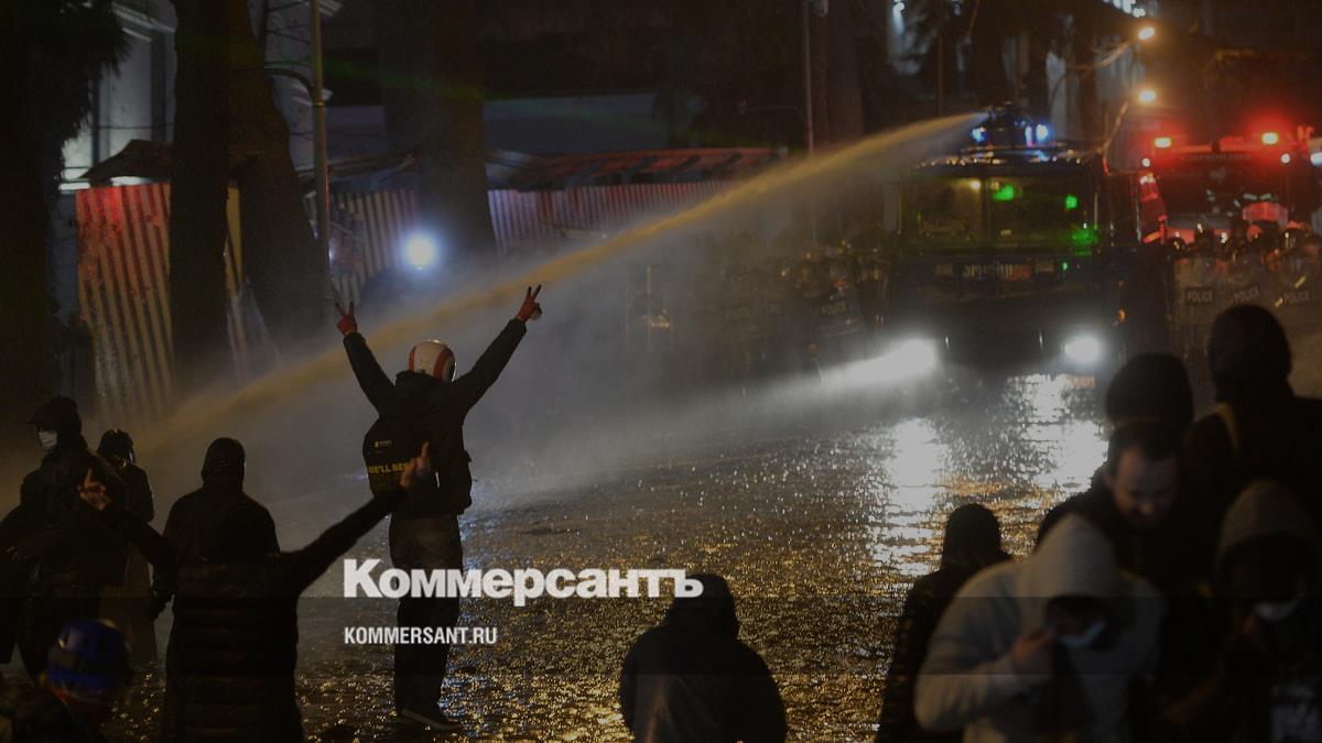 Спецназ в грузии вытеснил демонстрантов с проспекта руставели