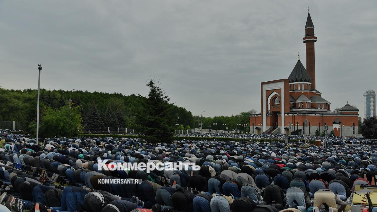 Более 300 тыс. мусульман пришли на молитву в мечети Москвы и Подмосковья по  случаю Курбан-байрама – Коммерсантъ