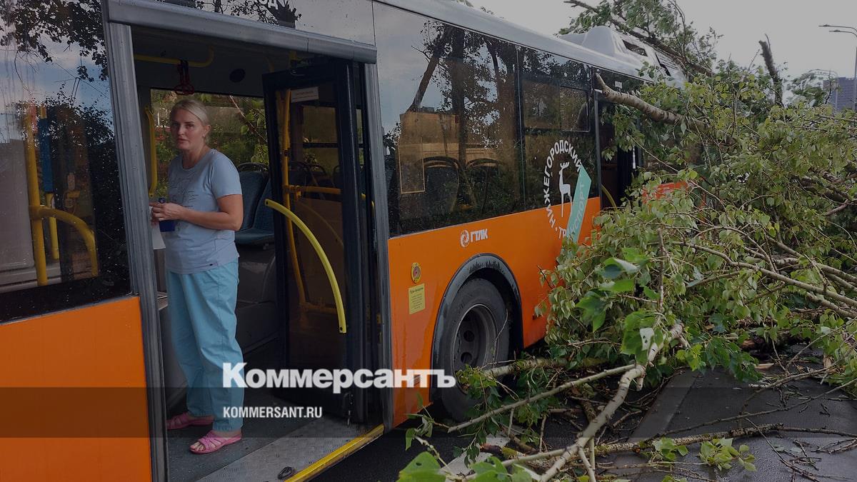 Жертвами урагана в Поволжье стали десять человек