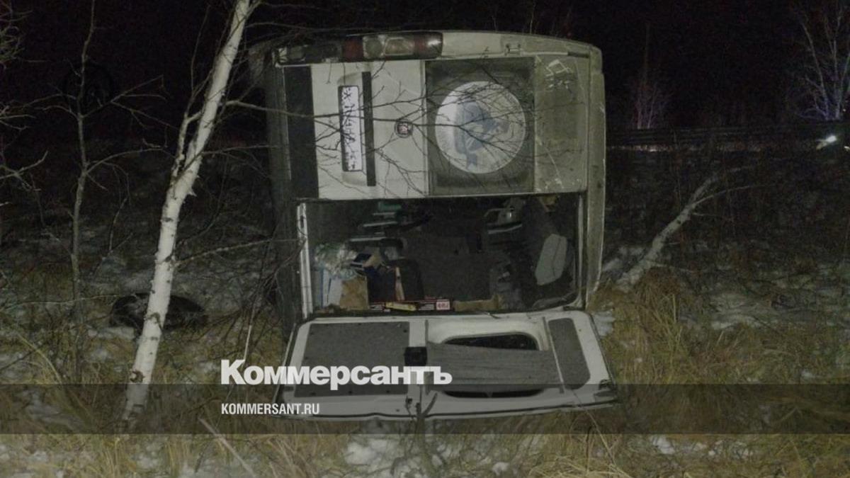 Междугородный автобус перевернулся в Красноярском крае, три пассажира  пострадали – Коммерсантъ Красноярск