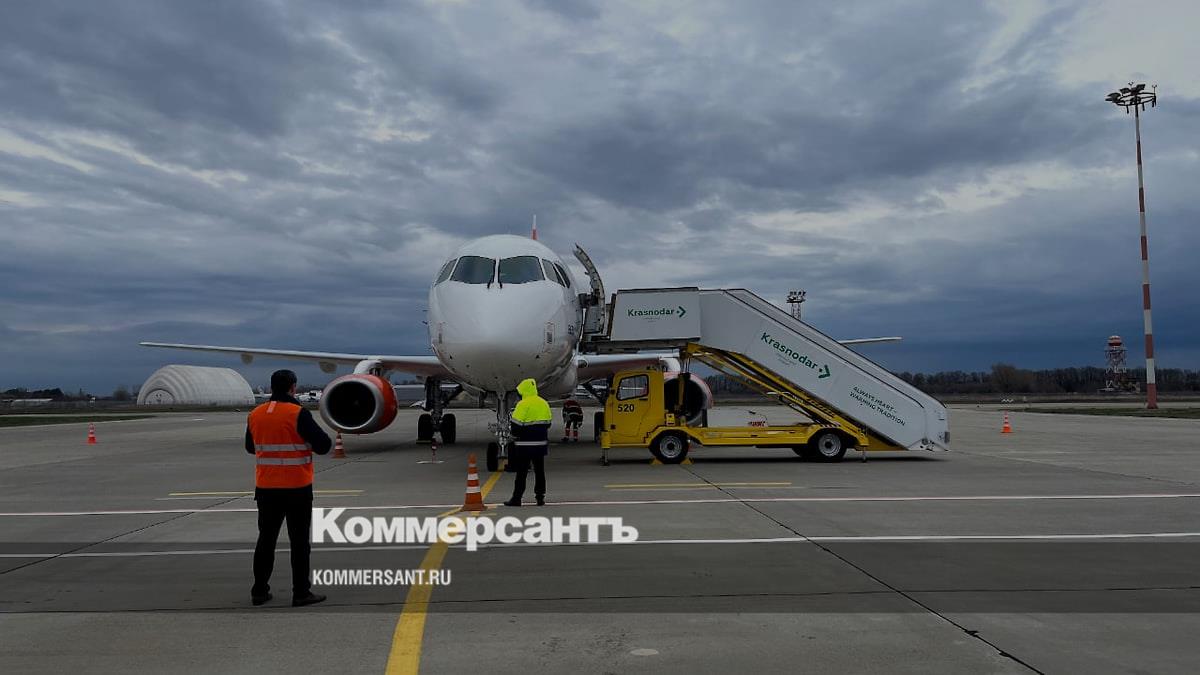 В аэропорту Краснодара сел первый с начала СВО гражданский самолет –  Коммерсантъ