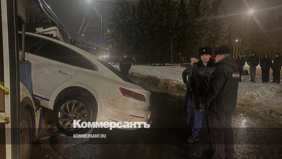 В Рыбинске автомобиль протаранил салон автобуса – Коммерсантъ Ярославль