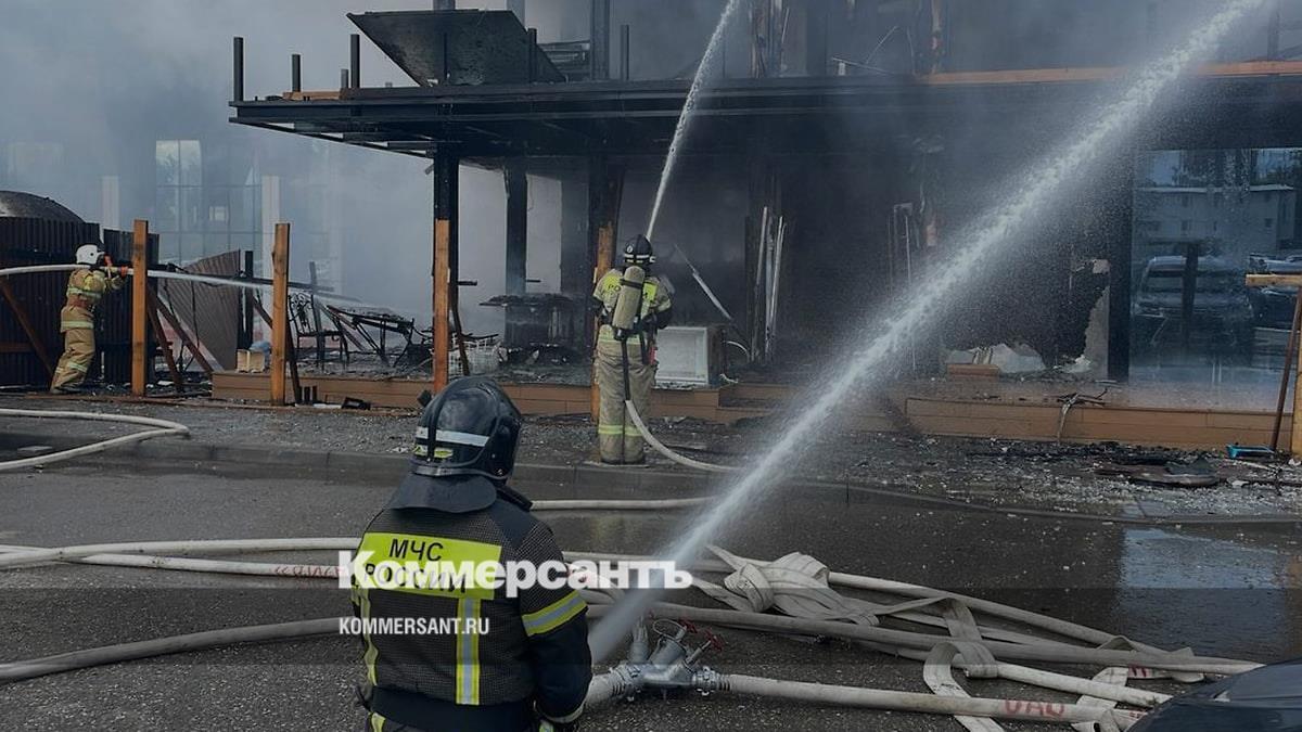 На привокзальной площади аэропорта Минеральных Вод сгорело строящееся кафе  – Коммерсантъ