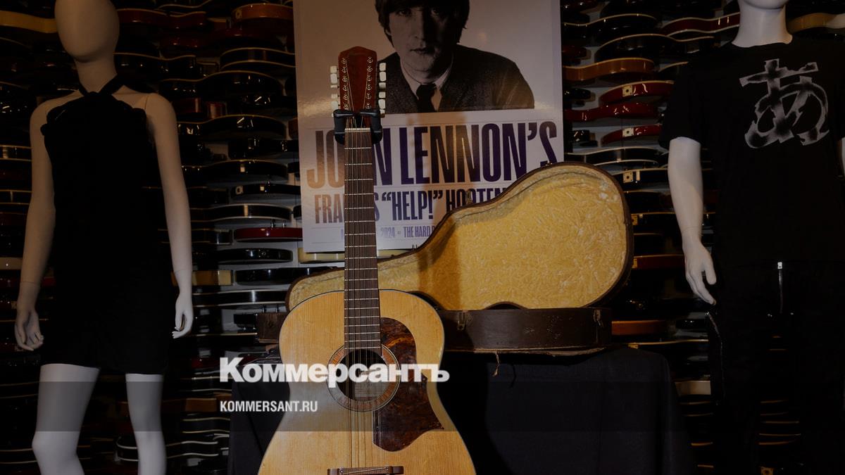 Гитара Джона Леннона продана на аукционе за рекордную в истории The Beatles  сумму - Коммерсантъ