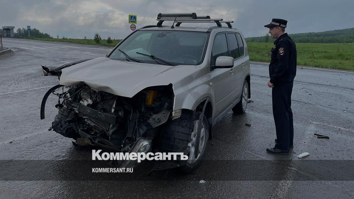 На свердловской трассе в ДТП с легковушкой пострадали два ребенка –  Коммерсантъ Екатеринбург