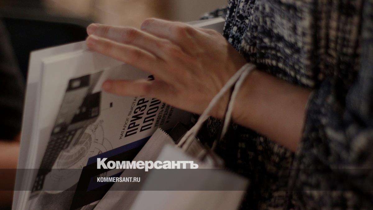 В Екатеринбурге издали каталог о площади Парижской коммуны ...