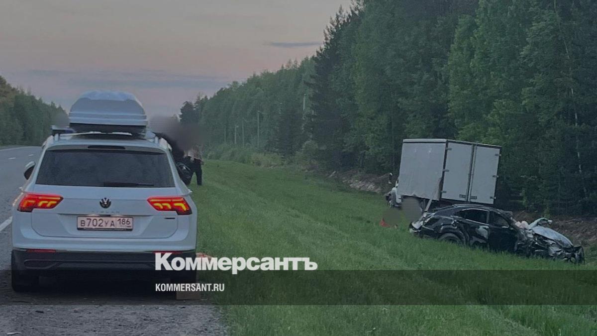 В Тюменской области машина с семьей столкнулась с грузовиком и вылетела в  кювет – Коммерсантъ Екатеринбург