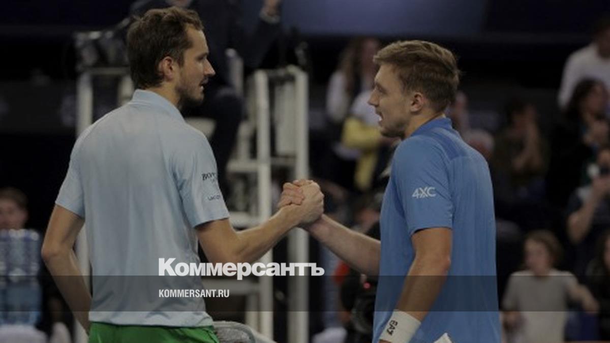 Теннисист Медведев проиграл в полуфинале турнира ATP 250