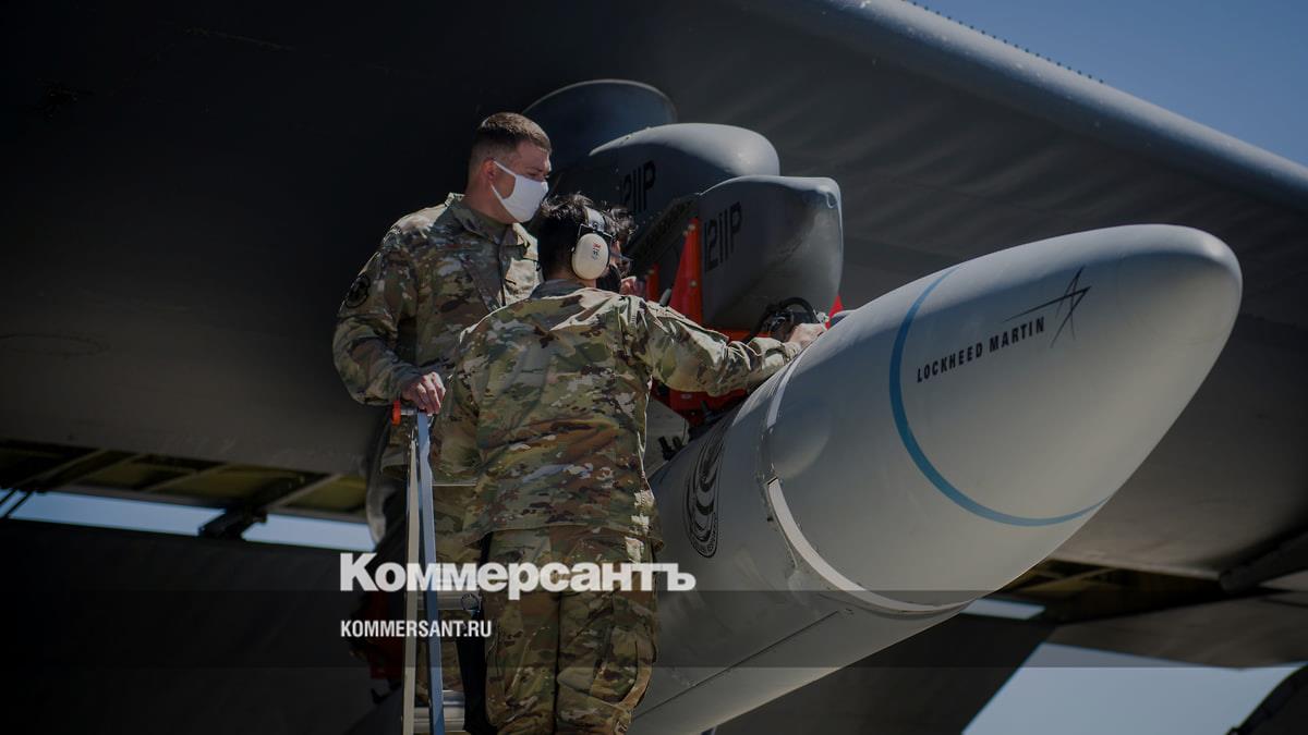 Американские бомбардировщики B-52 впервые сбросили бомбы на полигон в Финляндии // ВВС Финляндии: американские B-52 впервые отбомбились на учениях в стране