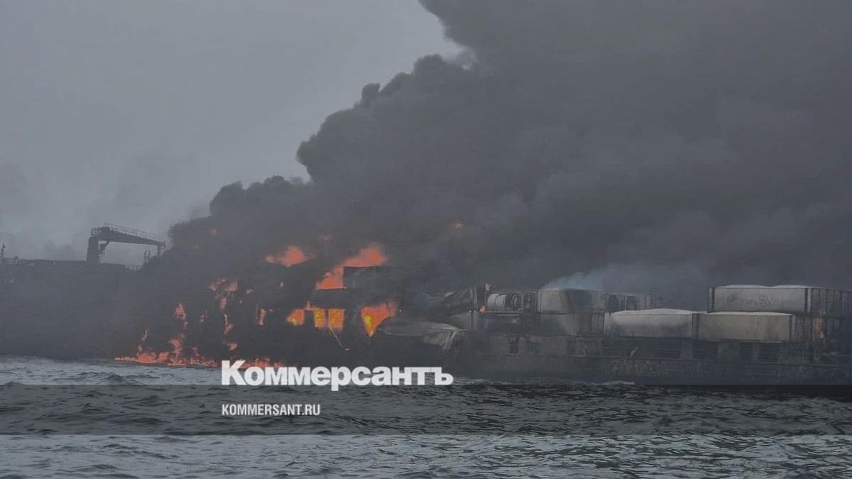 Нефтетанкер загорелся после аварии с грузовым судном в Северном море
