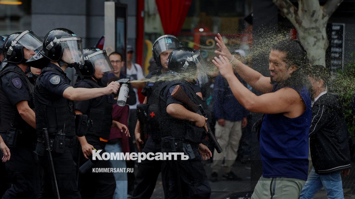 Более 50 человек пострадали во время акции протеста в Буэнос-Айресе