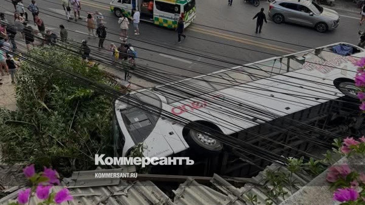Автобус с туристами из России перевернулся на Пхукете